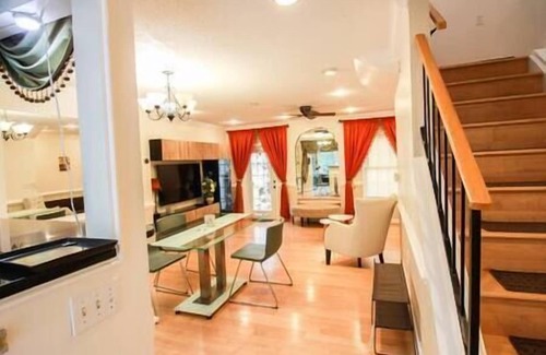 Reston Apartment | Glorious | 3 bedroom | Convenient | DC