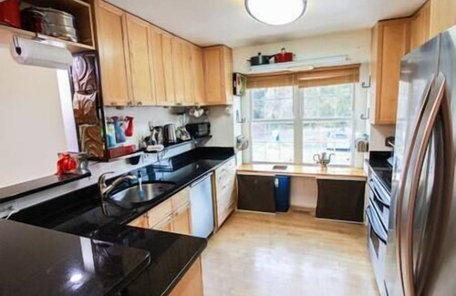 Reston Apartment | Glorious | 3 bedroom | Convenient | DC