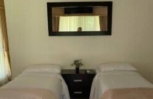 Helensvale House | Glorious Family Hideaway with Palatial 6BR 4B