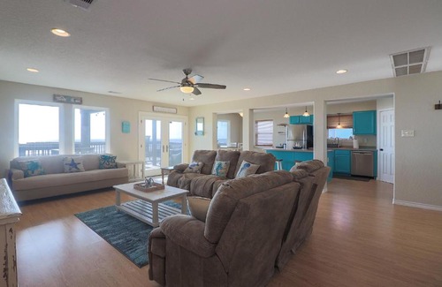 Freeport House | Glorious Home with Private Boardwalk Amazing Beach Views