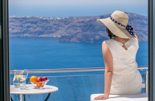 Imerovigli Villa | Glorious Santorini Apartment | Goldberry Apartment | Min. Children Age: 12.