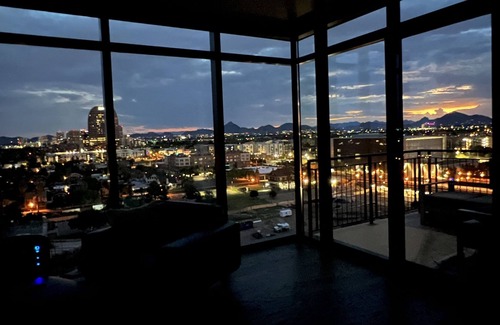 Roosevelt Condo | Glorious Views for Miles Downtown Gem