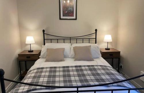 Padfield House | Glossop Retreat - Pet-Friendly Perfect for 6 Pass the Keys