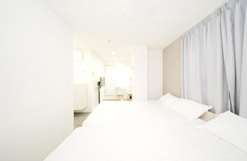 Minamikoiwa Apartment | GLOU Koiwa Tokyo - Economic APT in a Japanese Local Shopping Street, with Direct Access to Shinjuku & Akihabara
