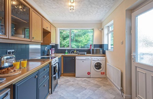 Llanbedrog Cottage | Glyn-y-Mor - Llanbedrog - a bungalow that sleeps 7 guests in 3 bedrooms