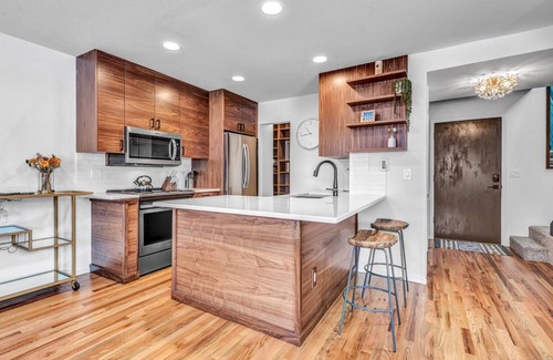 Mapleton Hill House | Go everywhere! Lovely Mapleton Hill townhome!