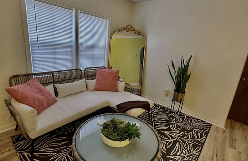 Lansing House | GO GREEN RETREAT:10min MSU; 11min Sparrow; 7min Reo Town-QUIET & COZY