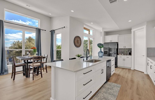Point Venture House | Go Hit the Lake! Cool House-Mins to Lake Travis!