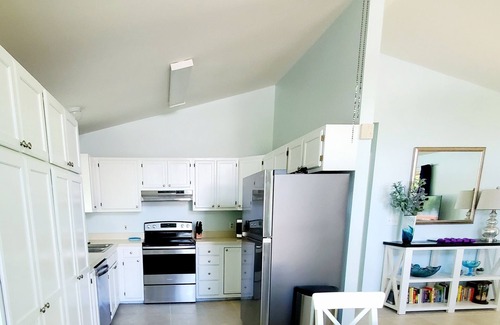 Mineral House | GO JUMP IN THE LAKE at this lovely waterfront home!