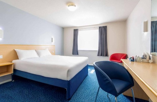 Glenisla Hotel | go2 Dundee Camperdown Hotel