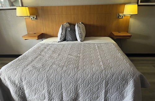Harlandale Hotel | GO2 Inn & Suites by Relianse