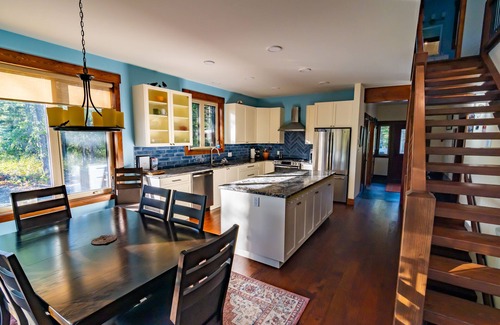 Golden Ski Chalet | Goat Mountain Chalet in the beautiful Blaeberry Valley