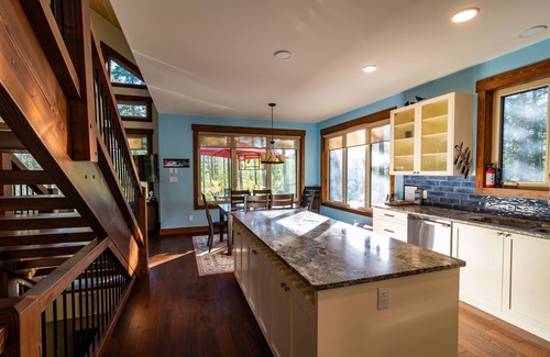 Golden Ski Chalet | Goat Mountain Chalet in the beautiful Blaeberry Valley