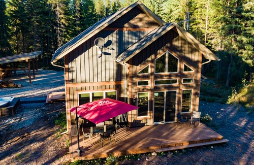 Golden Ski Chalet | Goat Mountain Chalet in the beautiful Blaeberry Valley