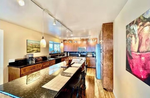 Gold Beach House | Gold Beach’s favorite family friendly two-story home with ocean views.