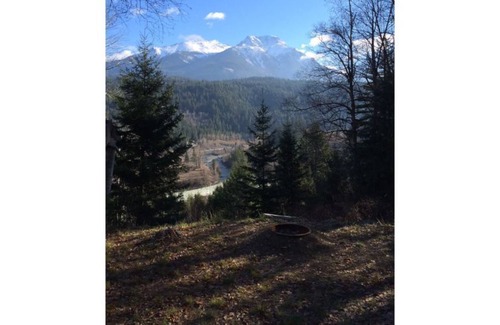 Gold Bridge House | Gold Bridge, BC Charming, Quiet, Mountian Getaway
