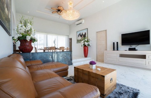 Choeng Thale Villa | Gold Chariot Pool Villa B
