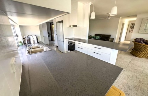 Broadbeach Waters House | Gold Coast Central Waterfront House with Pool
