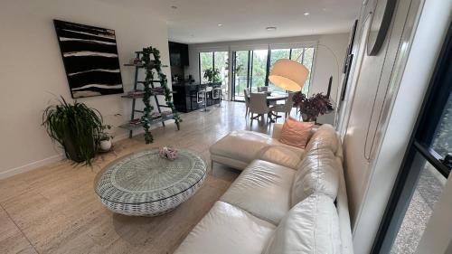 Benowa Apartment | Gold Coast Golf Course Villa