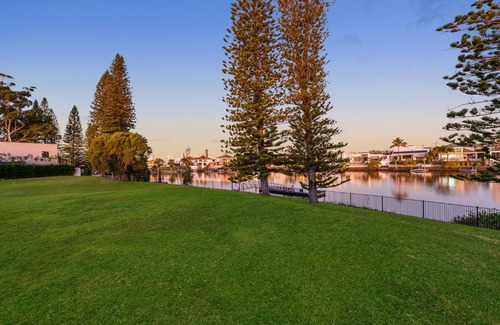 Sorrento Apartment | Gold Coast Icon With Opportunity For Subdivision