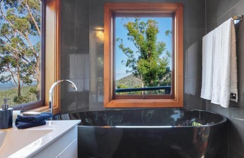 Eagle Heights House | Gold Coast Mountain Retreat