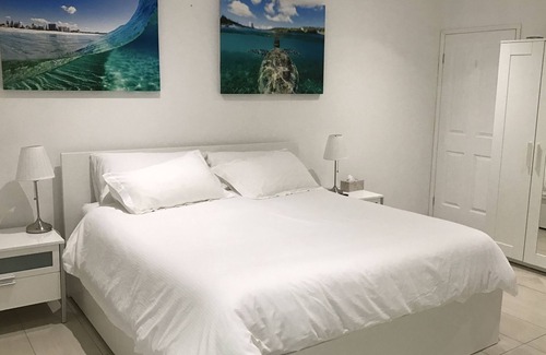 Gaven Apartment | Gold Coast Tropical Hideaway