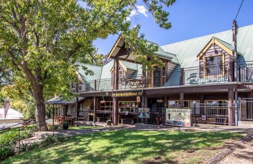 Nundle House | Gold Mine Guest House and Cafe