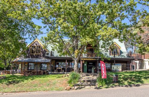 Nundle House | Gold Mine Guest House and Cafe