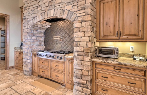 Phoenix House | Gold Mountain Paradise