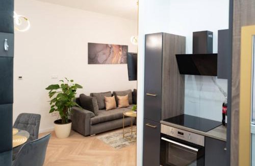 Terezvaros Apartment | Gold'n Marble Studio