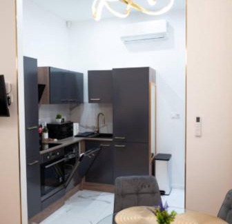 Terezvaros Apartment | Gold'n Marble Studio