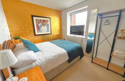 Sherborne St. John House | GOLD Penthouse Room 5min to Basingstoke Hospital