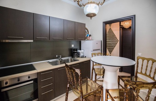 Drama Apartment | Gold Residences