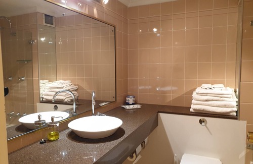 Queanbeyan East Hotel | Golden Age Motor Inn Queanbeyan