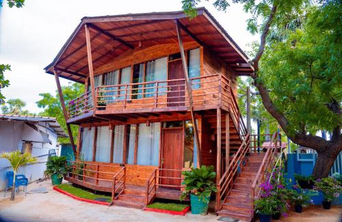 Uppuveli Hotel | Golden Beach Hotel & Restaurant