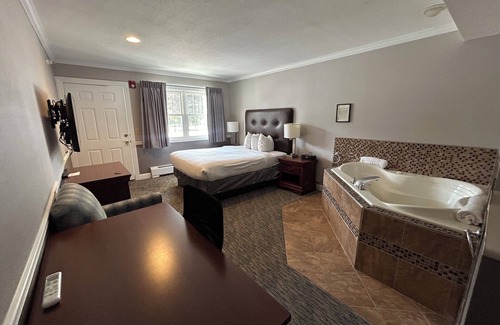 North Conway Hotel | Golden Gables Inn