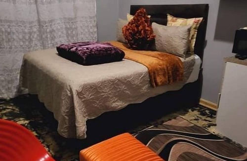 Mahikeng House | Golden gate guesthouse 0787391431