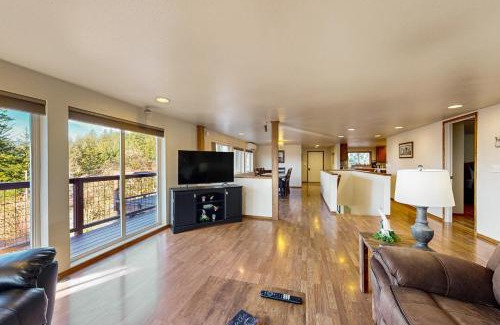 Stevenson House | Golden Glow on the Gorge