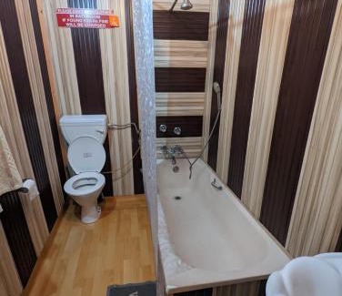 Dal Lake Boat Rental | Golden Hopes Group of Houseboats