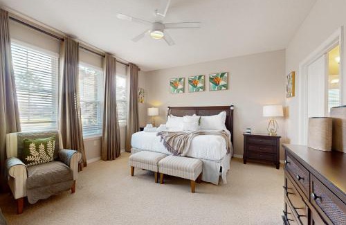 Trafalgar Village House | Golden Hour Haven