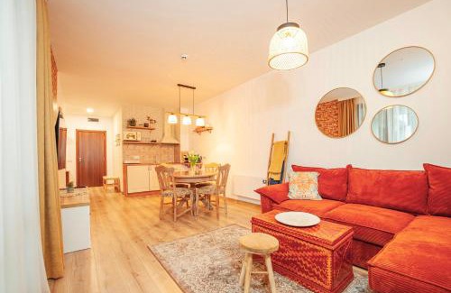 Smolyan Apartment | Golden Lake 526 at Oak Residence