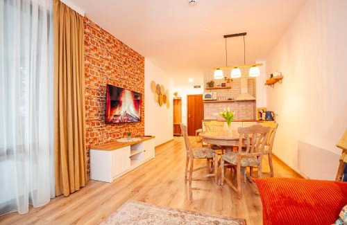 Smolyan Apartment | Golden Lake 526 at Oak Residence