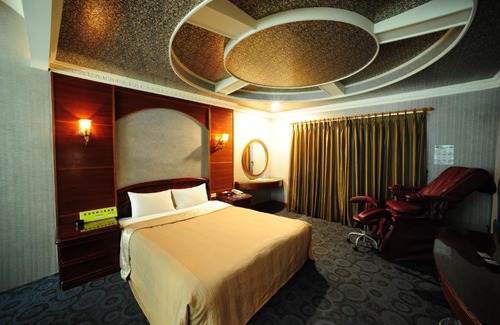 East District Hotel | Golden Motel