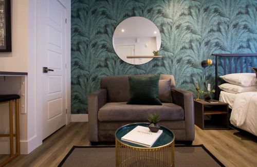 Little Italy Apartment | Golden Oasis Studio with Yard View and full bath by Den Stays