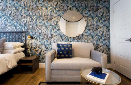 Little Italy Apartment | Golden Oasis Studio with Yard View and full bath by Den Stays