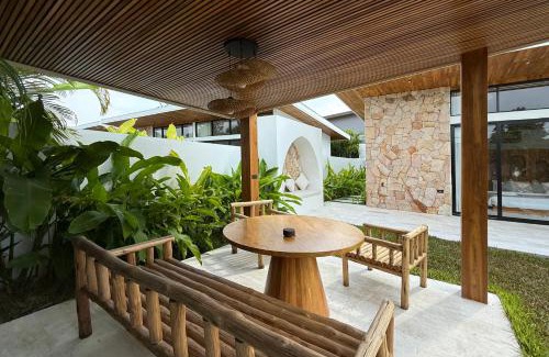 Bophut Hills House | Golden Palm Pool Villa near Fishermans Village