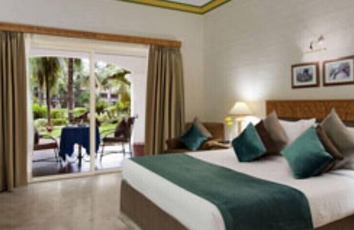 Narasapura Hotel | Golden Palms Hotel And Spa