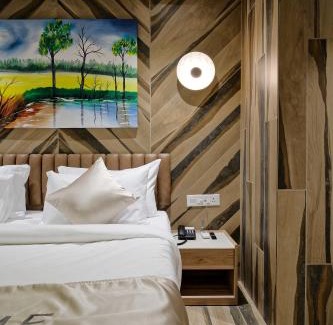 Ahmedabad City Centre Hotel | Golden Plaza