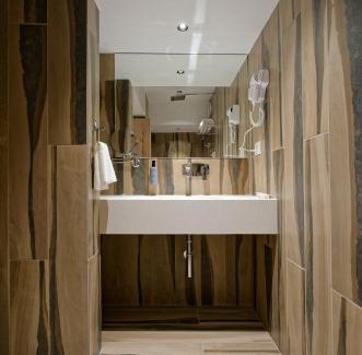 Ahmedabad City Centre Hotel | Golden Plaza