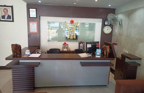 Gandhi Nagar Hotel | Golden Residency, Gandhi Nagar Bangalore